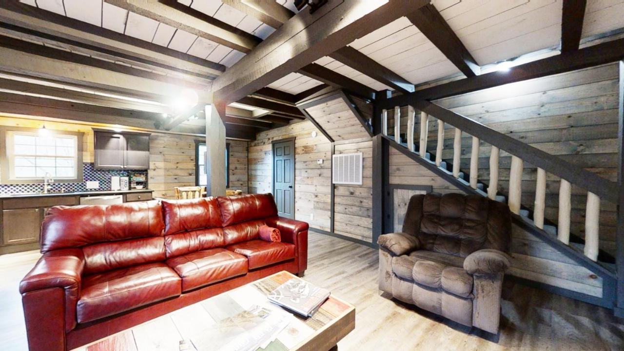 Bigfoots Hideaway Cabin Gatlinburg Exterior photo