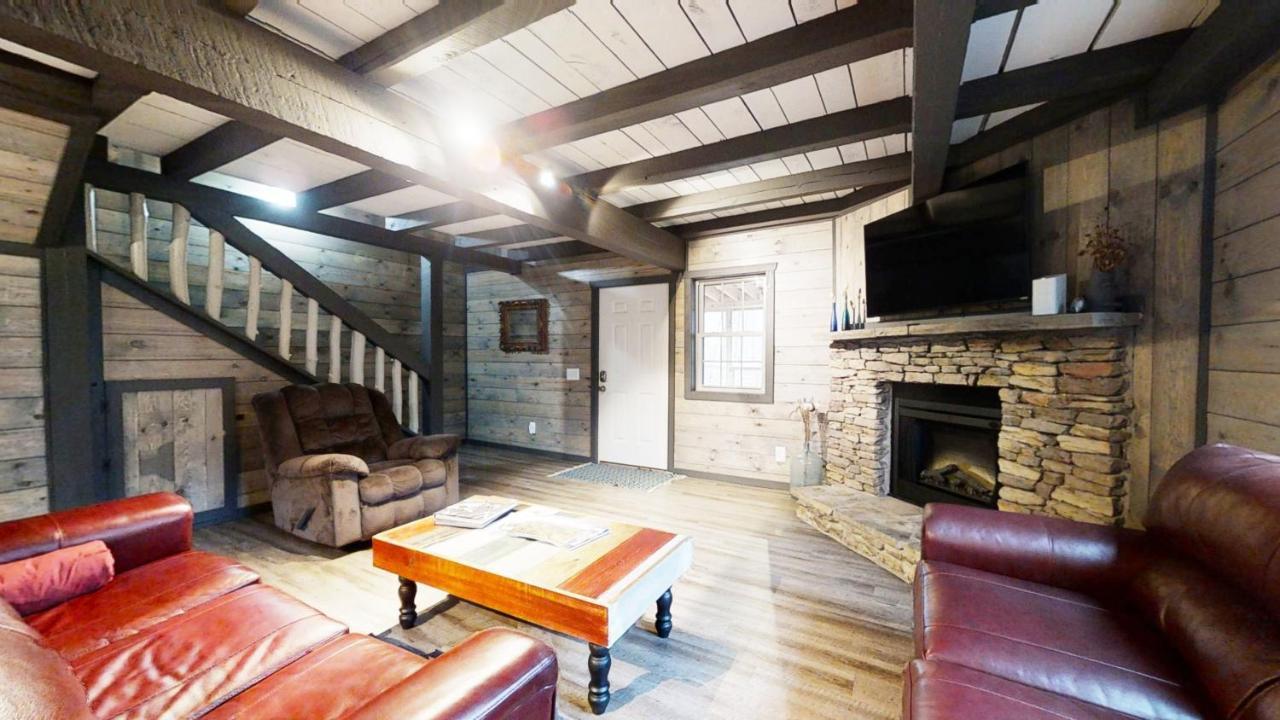 Bigfoots Hideaway Cabin Gatlinburg Exterior photo