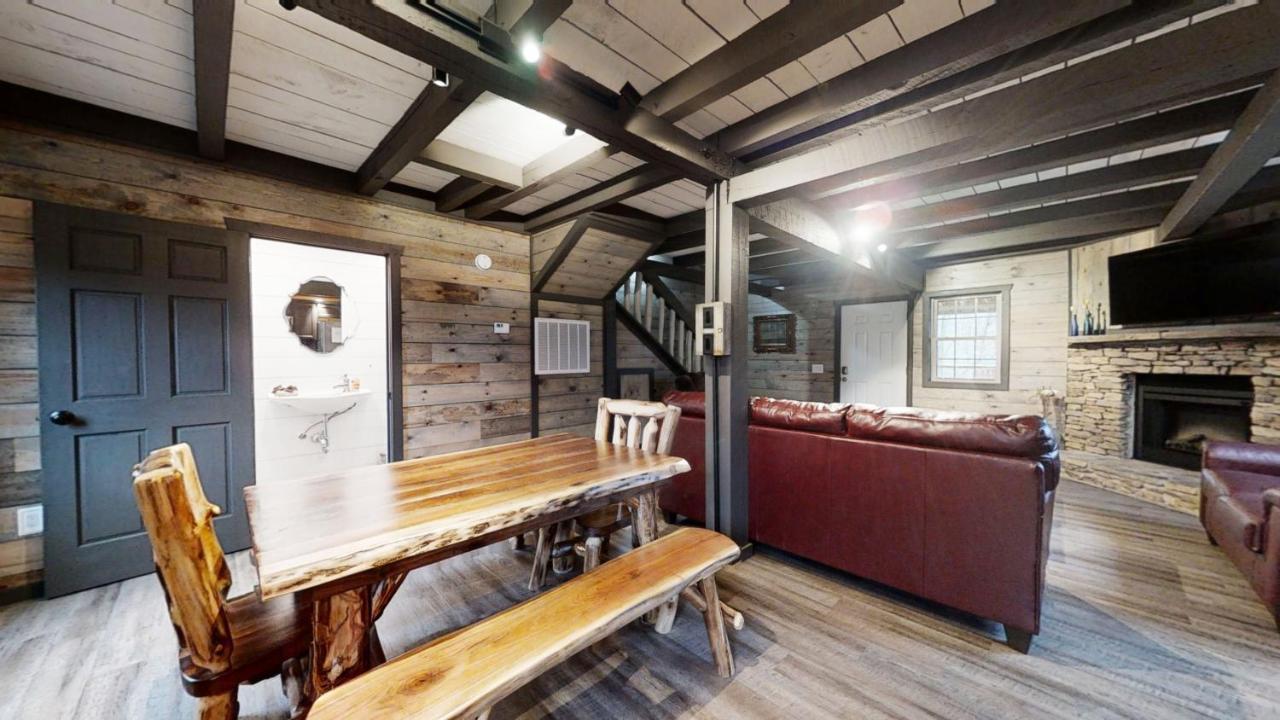 Bigfoots Hideaway Cabin Gatlinburg Exterior photo