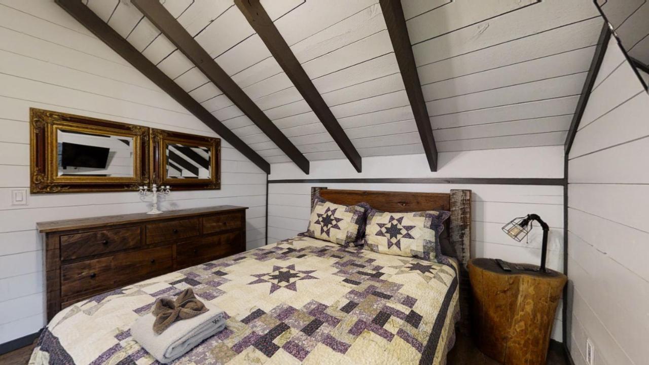 Bigfoots Hideaway Cabin Gatlinburg Exterior photo