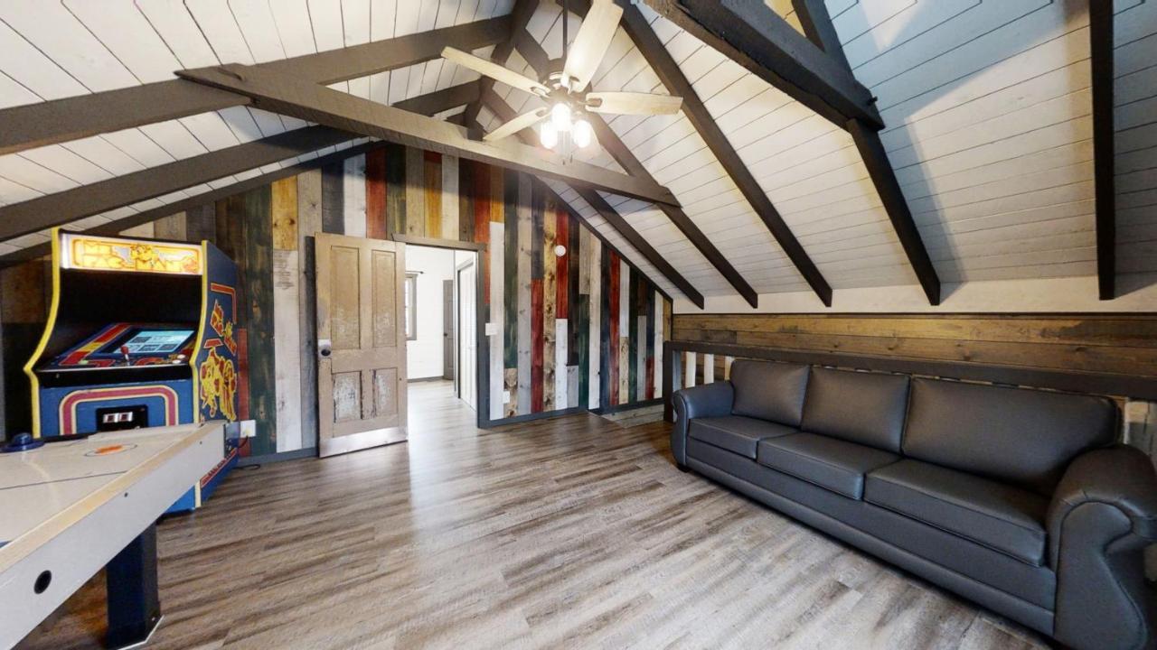 Bigfoots Hideaway Cabin Gatlinburg Exterior photo