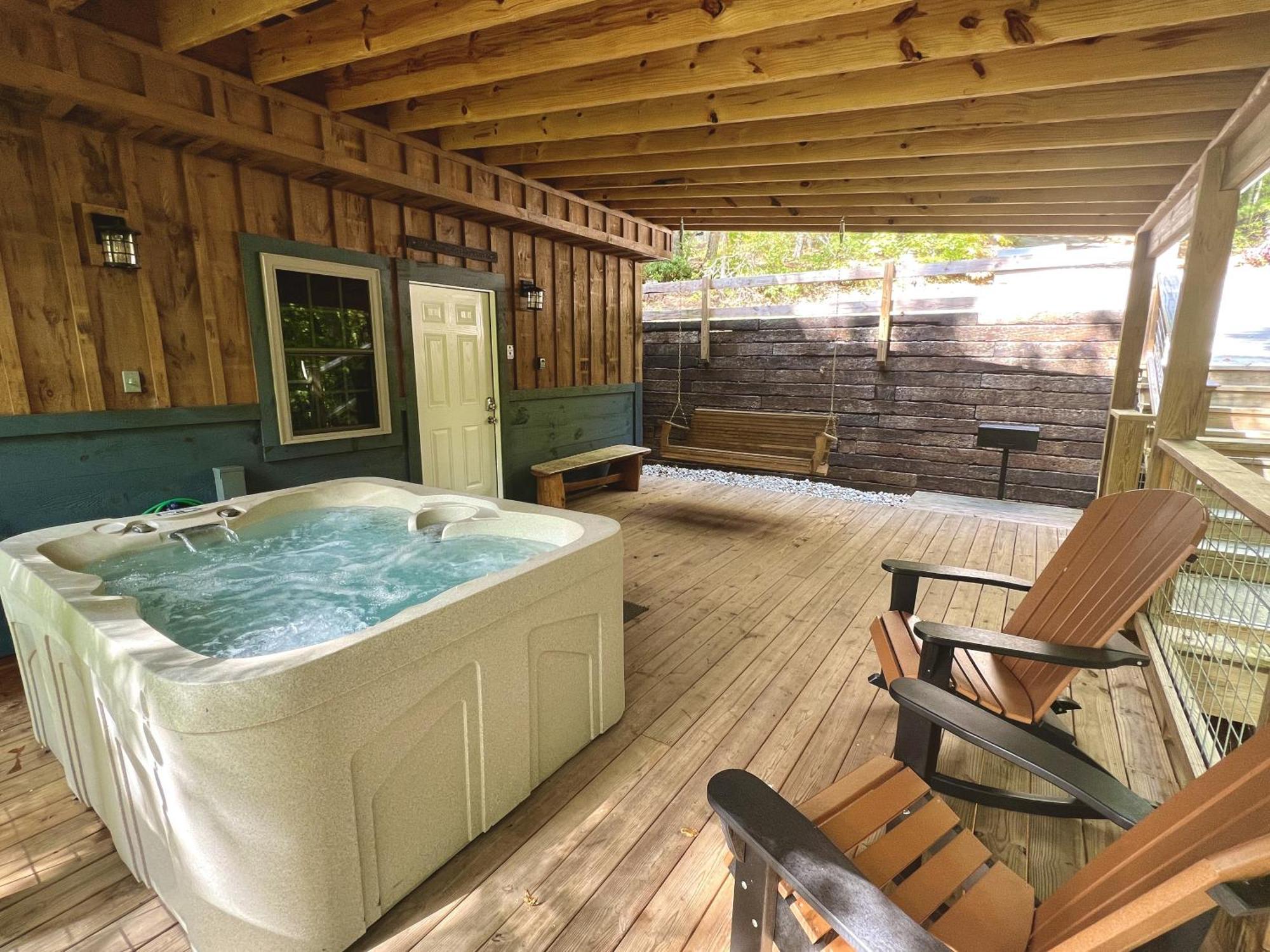 Bigfoots Hideaway Cabin Gatlinburg Exterior photo