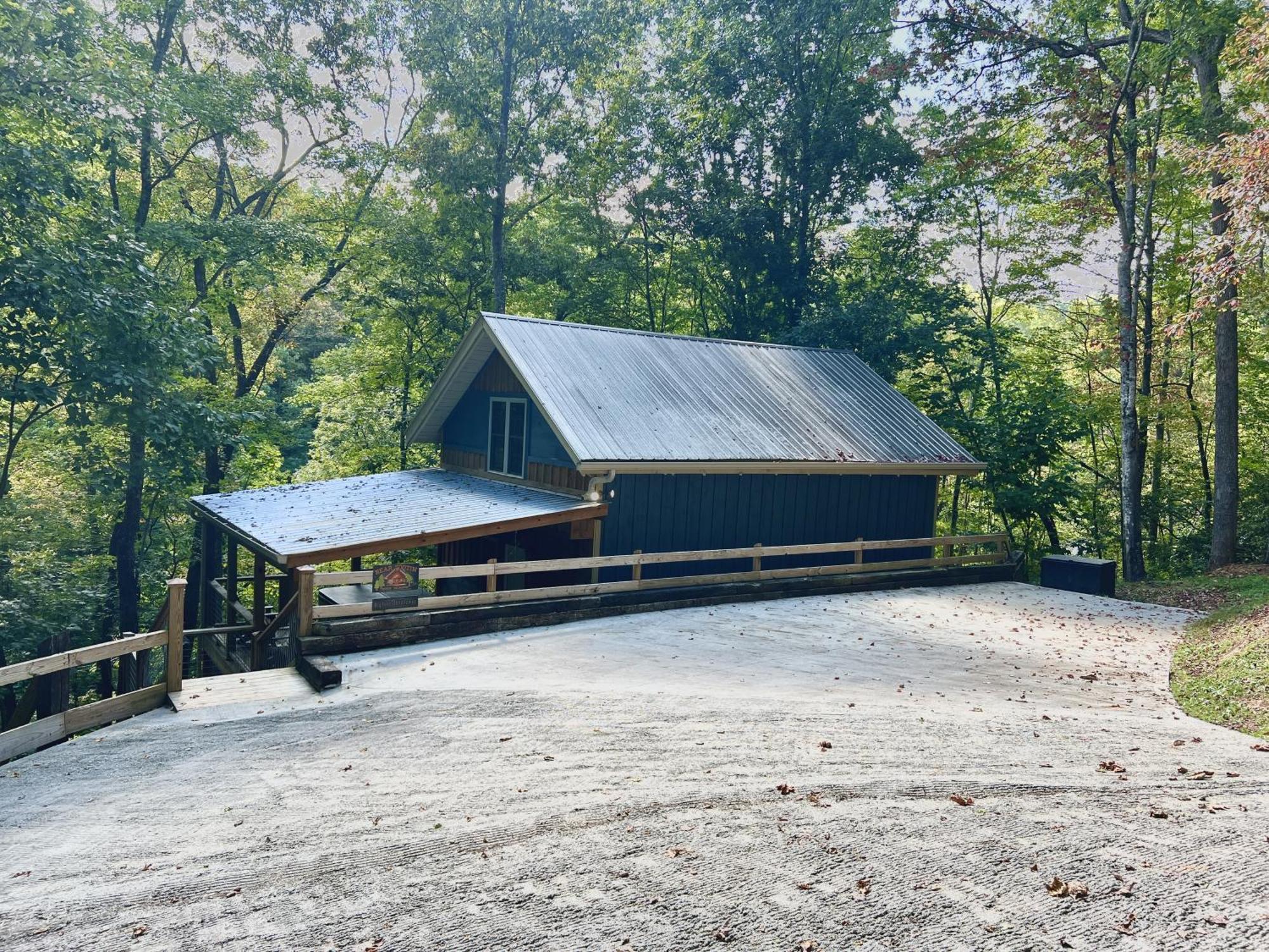 Bigfoots Hideaway Cabin Gatlinburg Exterior photo