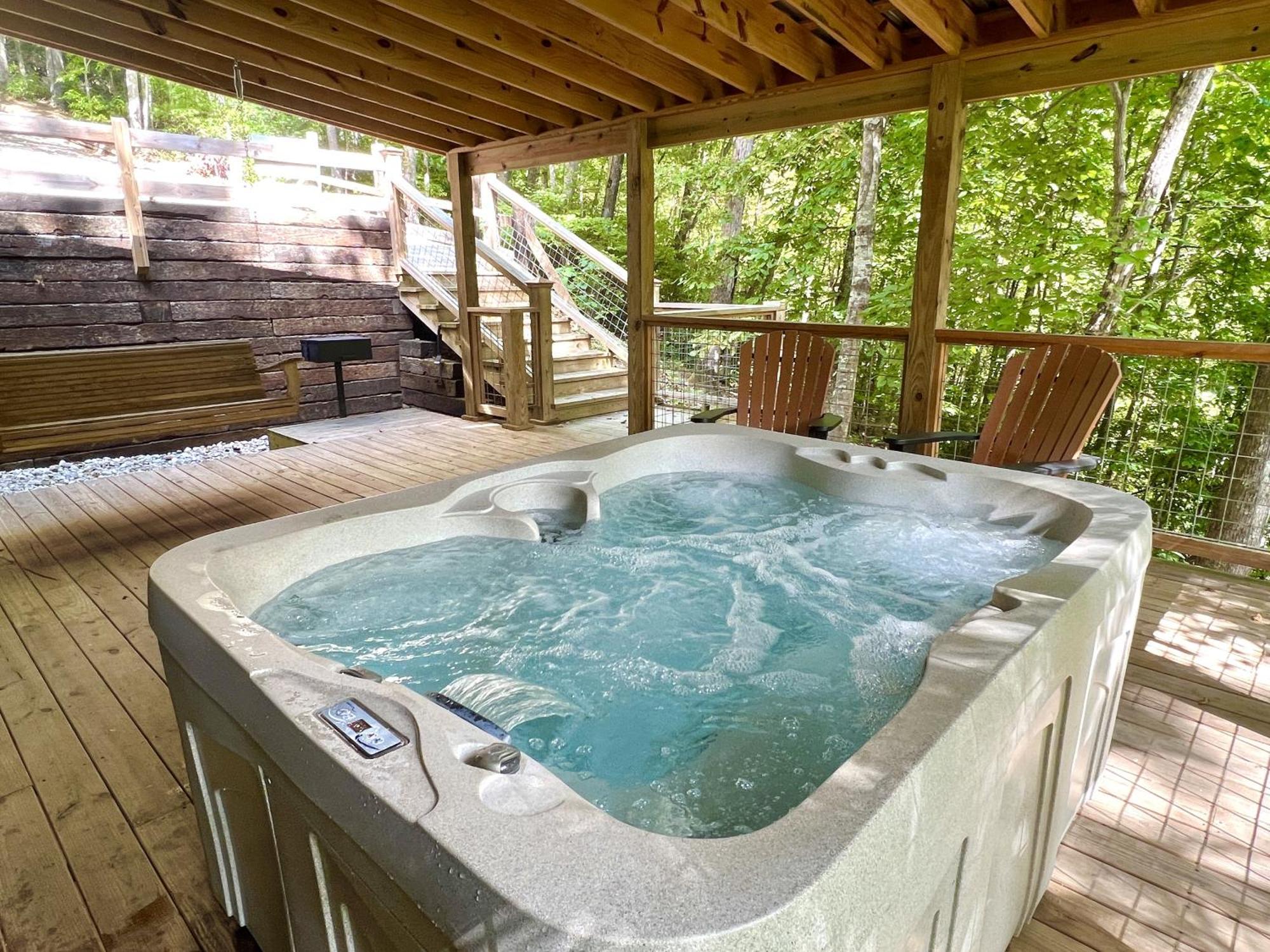 Bigfoots Hideaway Cabin Gatlinburg Exterior photo